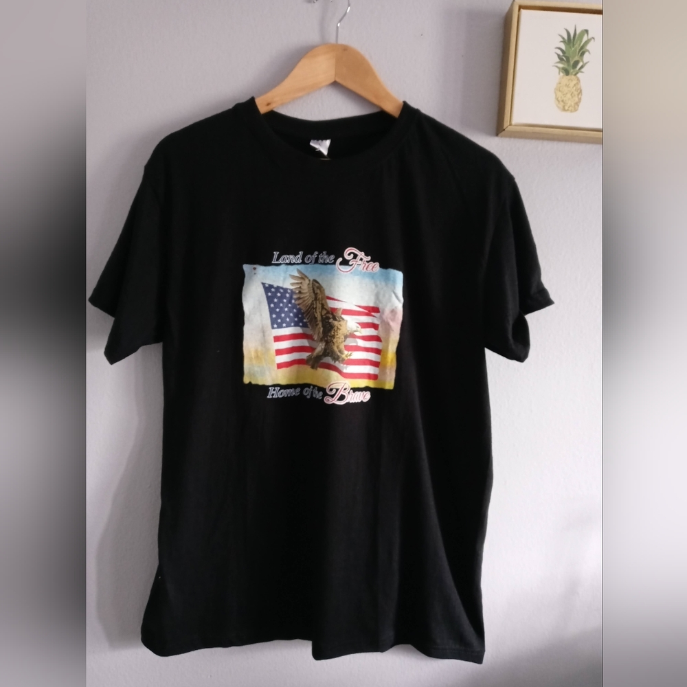 Shirt graphic size Large color black Pre owned exelente conditions